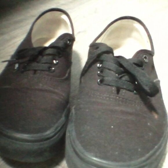 VANZ, size 9.5, black laces and shoes, ankle high. - Picture 1 of 3